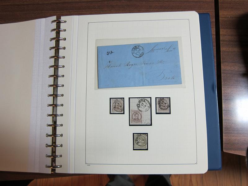 0019 (156).JPG -     Lote:    19      Marcofilia      Lotes Especiais       Descrição:         Portugal. Colecção especializada de carimbos de duplo círculo, tipo 1852, montada em 4 álbuns Lindner, com selos de diversas emissões e cartas, com estudo minucioso de cada marca. Lote a ver.         Lote       Valor Base:     &euro; 2.500,00     Valor Venda:     Retirado     